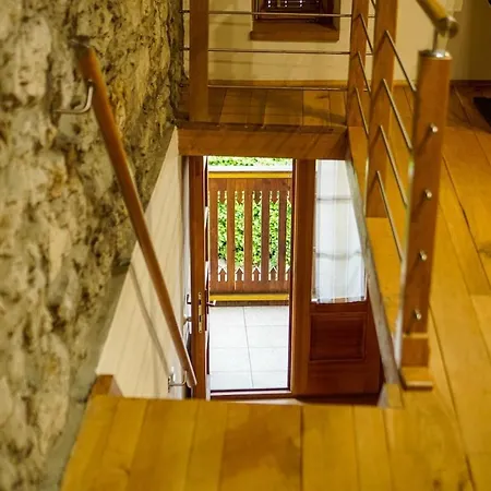 Bernarda - Entire House Apartament